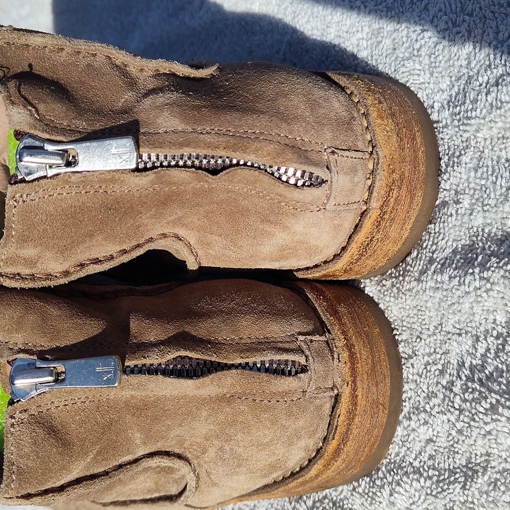 Boot's - Picture 5 of 5